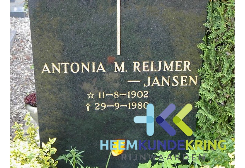 Grafstenen kerkhof Herwen Coll. HKR (134) A.M.Reijmer-Jansen